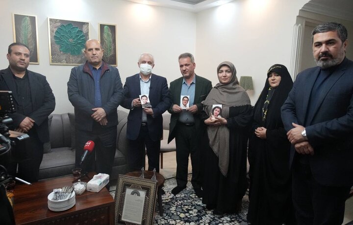 تصاویر/ دیدار رئیس بنیاد شهید با خانواده شهیدان زینلی