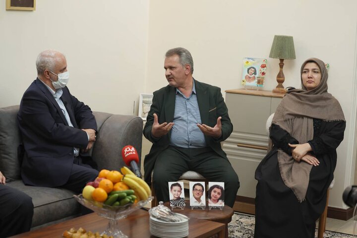 تصاویر/ دیدار رئیس بنیاد شهید با خانواده شهیدان زینلی