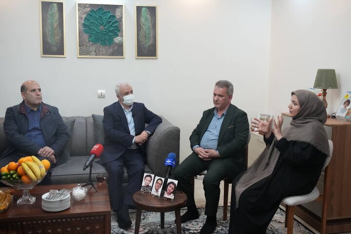 تصاویر/ دیدار رئیس بنیاد شهید با خانواده شهیدان زینلی