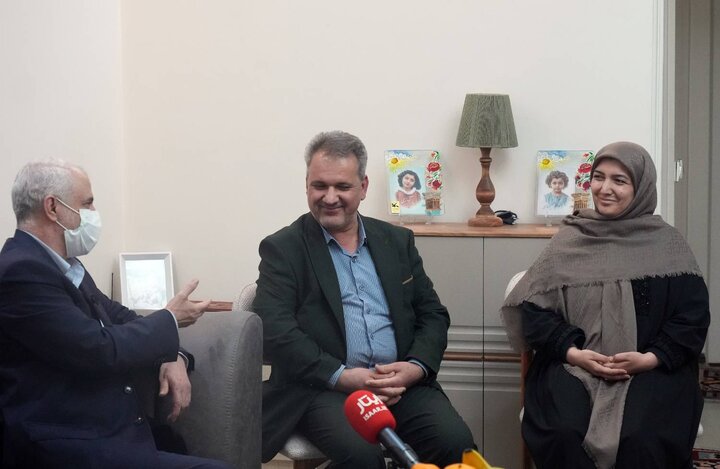 تصاویر/ دیدار رئیس بنیاد شهید با خانواده شهیدان زینلی