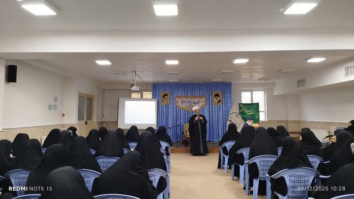 تصاویر/ جلسه تدبر در قرآن کریم در مدرسه علمیه حضرت زینب کبری سلام الله علیها ارومیه