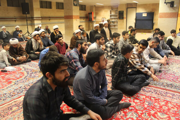 تصاویر/مراسم ولادت حضرت فاطمه(س)و گرامیداشت مقام مادر و روز زن در مدرسه علمیه امام صادق (ع)قروه