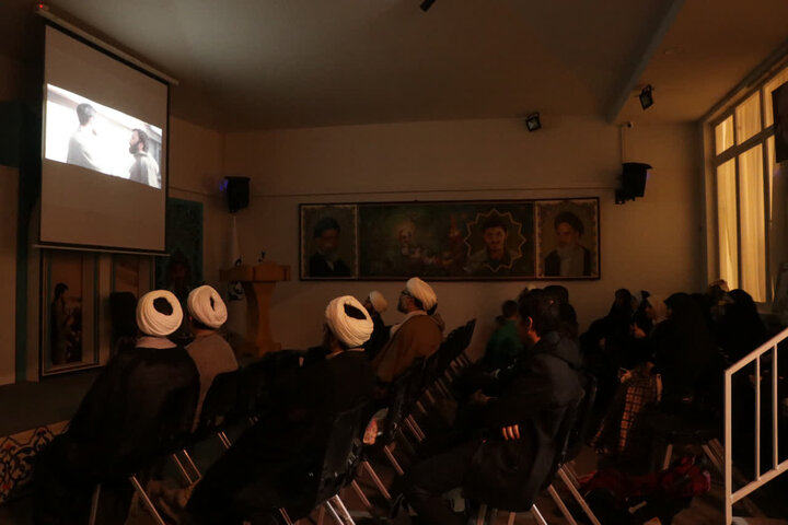 تصاویر/ ویژه‌برنامه بازدید از خانه موزه شهیدان زین الدین به همراه  اکران فیلم سینمایی مجنون