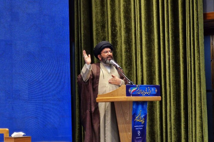 تصاویر/ همایش ملی پرچمداران تفسیر ۱