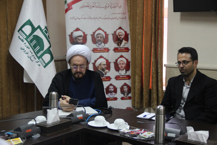 تصاویر / نشست هماهنگی برنامه های هفته وحدت حوزه ودانشگاه