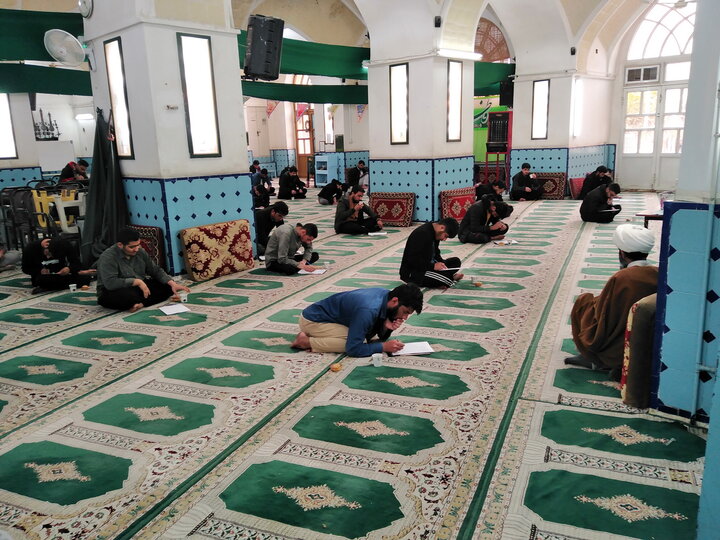تصاویر/ آغاز امتحانات جنبی و مطالعاتی مدرسه علمیه آیت‌الله مدنی کاشانی(ره)