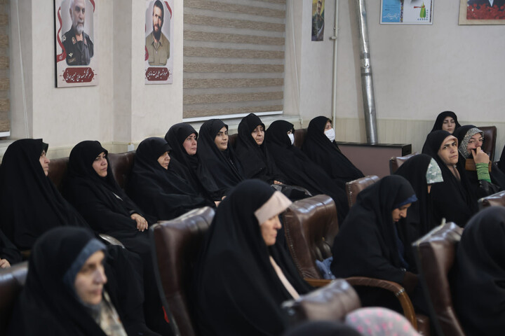 تصاویر / تقدیر امام جمعه همدان از خادمین خواهر ستاد نماز جمعه