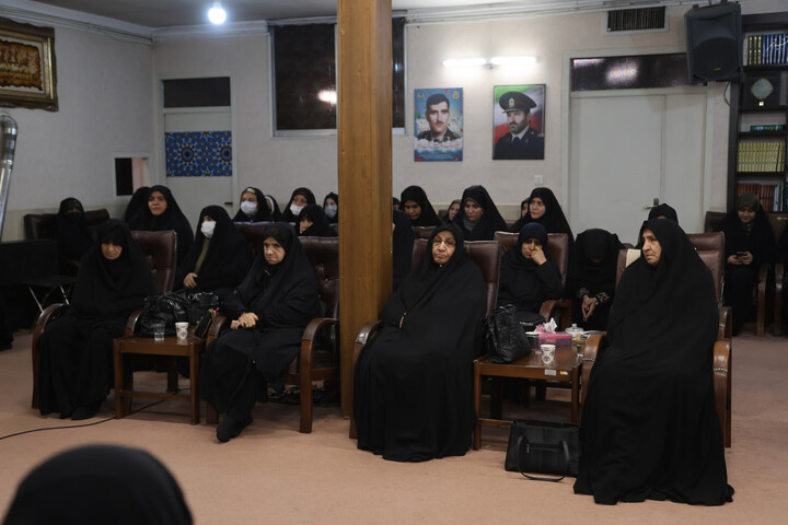 تصاویر / تقدیر امام جمعه همدان از خادمین خواهر ستاد نماز جمعه