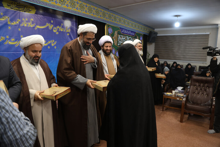 تصاویر / تقدیر امام جمعه همدان از خادمین خواهر ستاد نماز جمعه