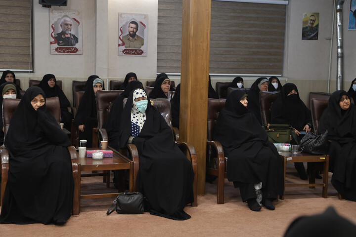 تصاویر / تقدیر امام جمعه همدان از خادمین خواهر ستاد نماز جمعه