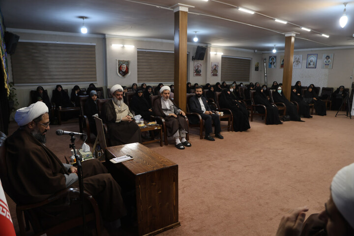 تصاویر / تقدیر امام جمعه همدان از خادمین خواهر ستاد نماز جمعه