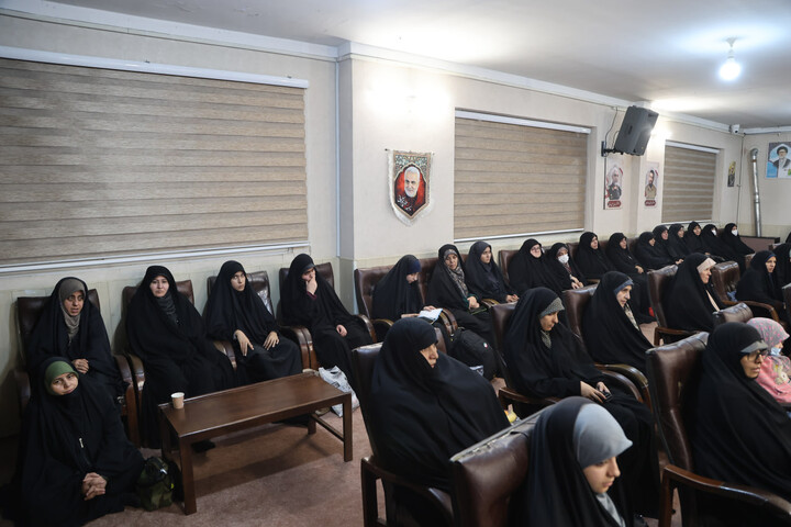 تصاویر / تقدیر امام جمعه همدان از خادمین خواهر ستاد نماز جمعه