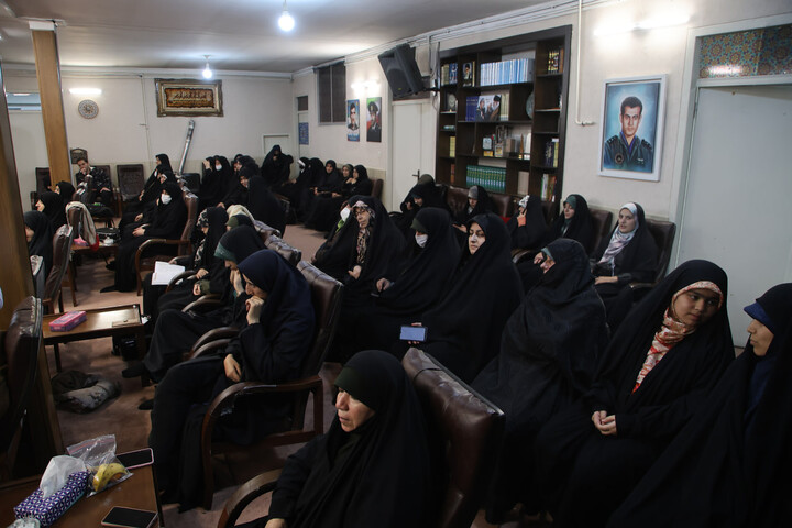 تصاویر / تقدیر امام جمعه همدان از خادمین خواهر ستاد نماز جمعه