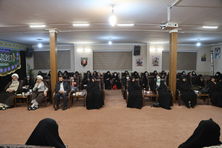 تصاویر / تقدیر امام جمعه همدان از خادمین خواهر ستاد نماز جمعه