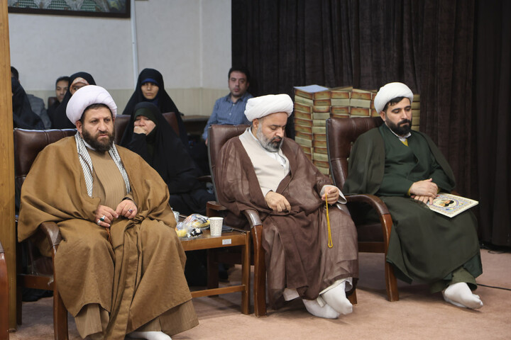 تصاویر / تقدیر امام جمعه همدان از خادمین خواهر ستاد نماز جمعه