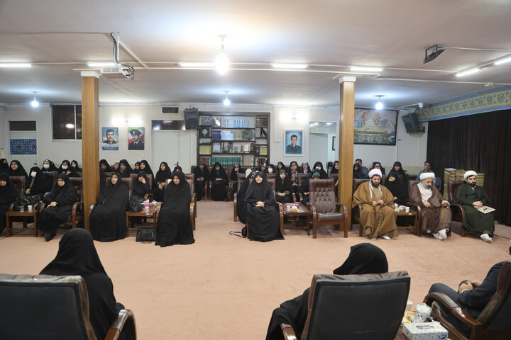 تصاویر / تقدیر امام جمعه همدان از خادمین خواهر ستاد نماز جمعه