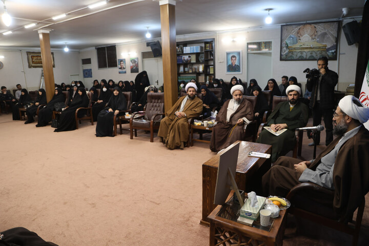 تصاویر / تقدیر امام جمعه همدان از خادمین خواهر ستاد نماز جمعه