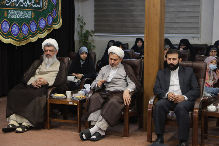 تصاویر / تقدیر امام جمعه همدان از خادمین خواهر ستاد نماز جمعه