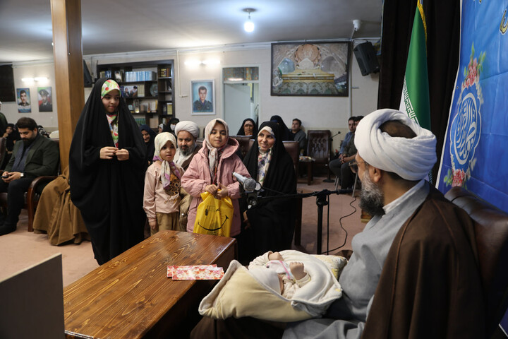 تصاویر / تقدیر امام جمعه همدان از خادمین خواهر ستاد نماز جمعه