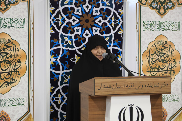 تصاویر / تقدیر امام جمعه همدان از خادمین خواهر ستاد نماز جمعه