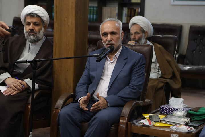 تصاویر / نشست هم اندیشی ائمه جمعه استان همدان با مدیرعامل شرکت گاز استان همدان