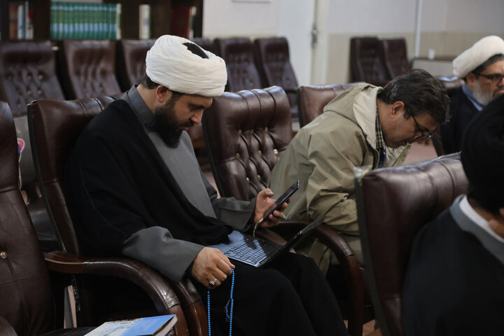 تصاویر / نشست هم اندیشی ائمه جمعه استان همدان با رئیس ستاد اقامه نماز همدان