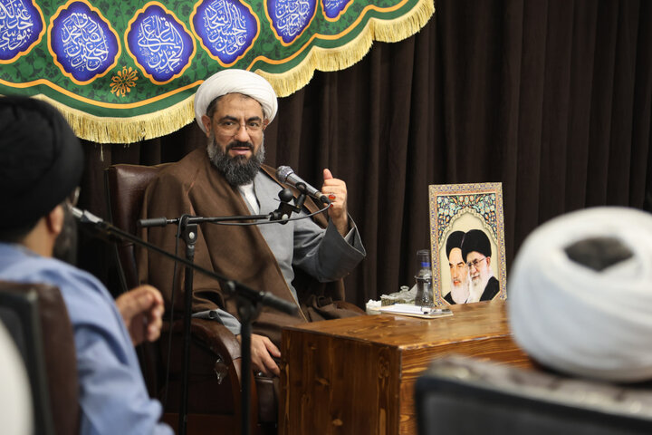 تصاویر / نشست هم اندیشی ائمه جمعه استان همدان با رئیس ستاد اقامه نماز همدان