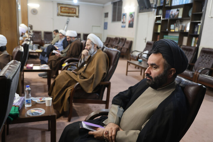 تصاویر / نشست هم اندیشی ائمه جمعه استان همدان با رئیس ستاد اقامه نماز همدان