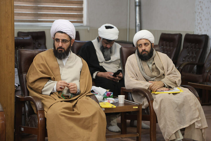 تصاویر / نشست هم اندیشی ائمه جمعه استان همدان با رئیس ستاد اقامه نماز همدان