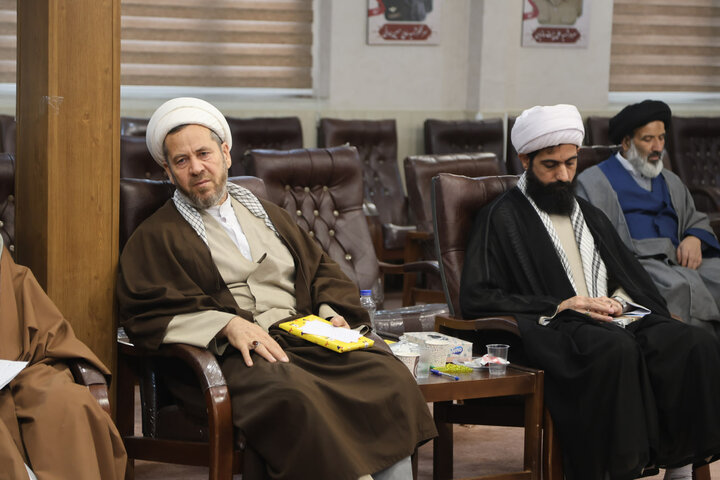 تصاویر / نشست هم اندیشی ائمه جمعه استان همدان با رئیس ستاد اقامه نماز همدان