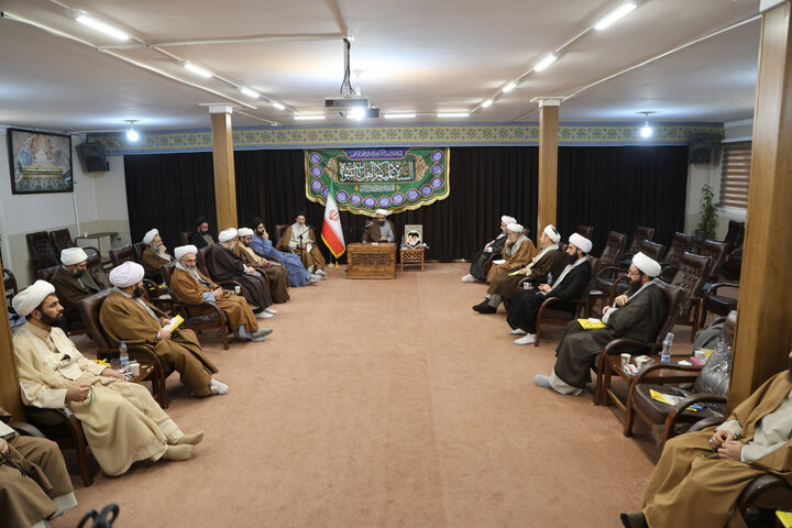 تصاویر / نشست هم اندیشی ائمه جمعه استان همدان با رئیس ستاد اقامه نماز همدان