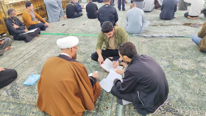 تصاویر / برگزاری کلاس درس طلاب مدرسه علمیه شیخ علیخان زنگنه تویسرکان در بین الحرمین