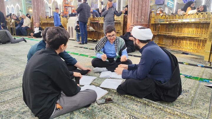 تصاویر / برگزاری کلاس درس طلاب مدرسه علمیه شیخ علیخان زنگنه تویسرکان در بین الحرمین