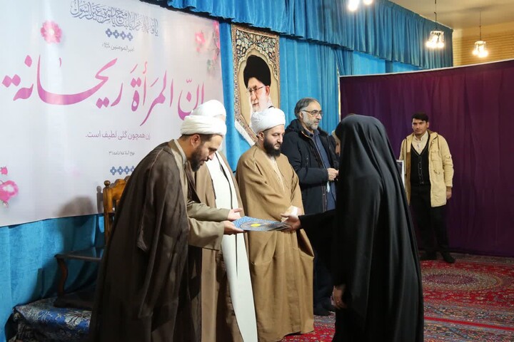 تصاویر / دیدار جمعی از بانوان فعال فرهنگی با امام جمعه اسدآباد