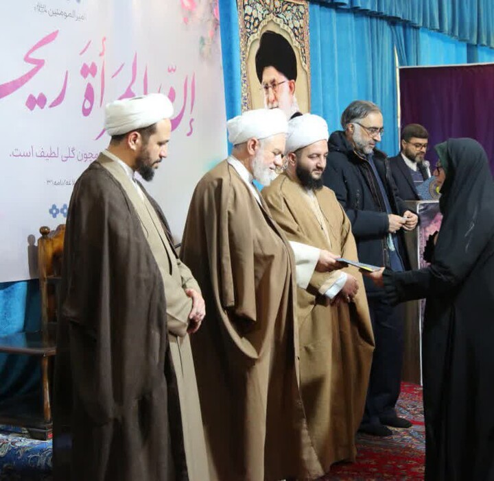 تصاویر / دیدار جمعی از بانوان فعال فرهنگی با امام جمعه اسدآباد