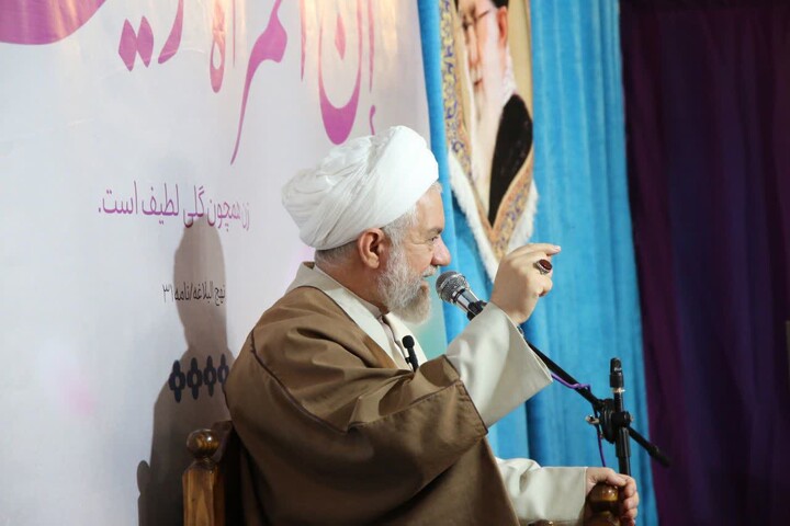 تصاویر / دیدار جمعی از بانوان فعال فرهنگی با امام جمعه اسدآباد