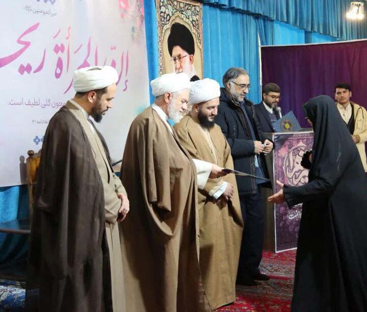 تصاویر / دیدار جمعی از بانوان فعال فرهنگی با امام جمعه اسدآباد