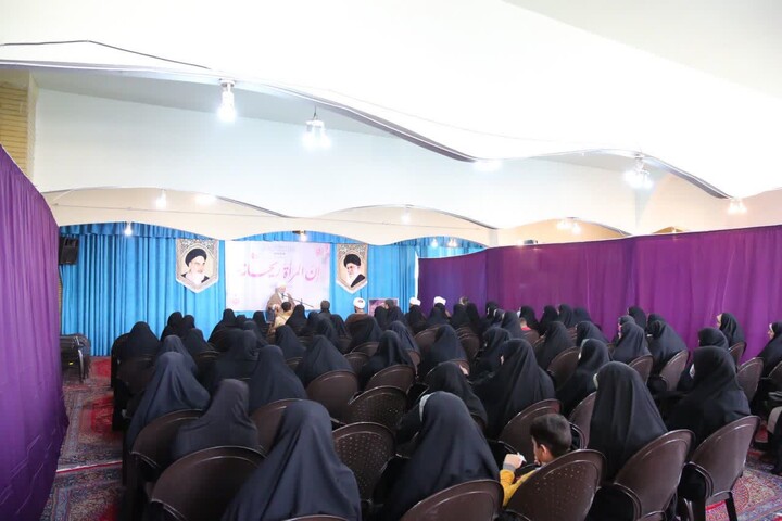 تصاویر / دیدار جمعی از بانوان فعال فرهنگی با امام جمعه اسدآباد