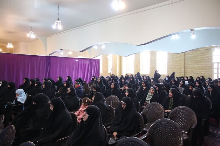 تصاویر / دیدار جمعی از بانوان فعال فرهنگی با امام جمعه اسدآباد