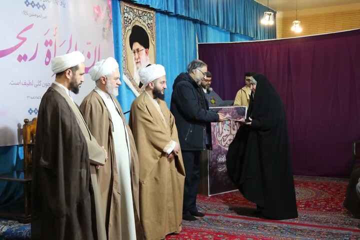 تصاویر / دیدار جمعی از بانوان فعال فرهنگی با امام جمعه اسدآباد