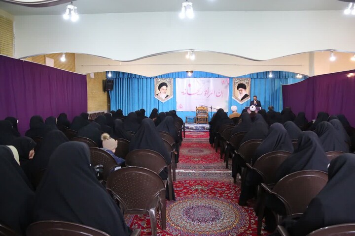 تصاویر / دیدار جمعی از بانوان فعال فرهنگی با امام جمعه اسدآباد