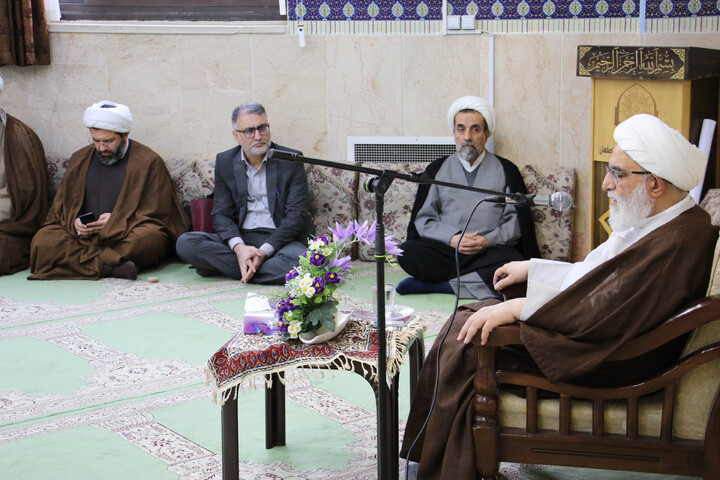 تصاویر| سخنرانی آیت الله شب زنده دار در مرکز مدیریت حوزه علمیه اصفهان