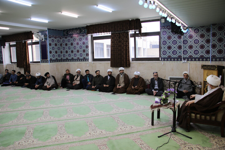 تصاویر| سخنرانی آیت الله شب زنده دار در مرکز مدیریت حوزه علمیه اصفهان