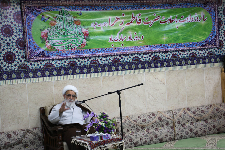 تصاویر| سخنرانی آیت الله شب زنده دار در مرکز مدیریت حوزه علمیه اصفهان