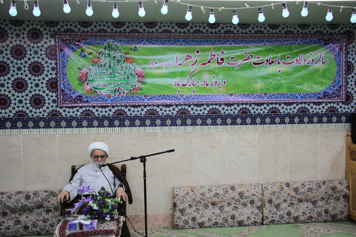 تصاویر| سخنرانی آیت الله شب زنده دار در مرکز مدیریت حوزه علمیه اصفهان