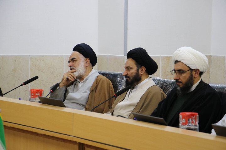 تصاویر| نشست مدیران مراکز حوزوی اصفهان با آیت الله شب زنده دار