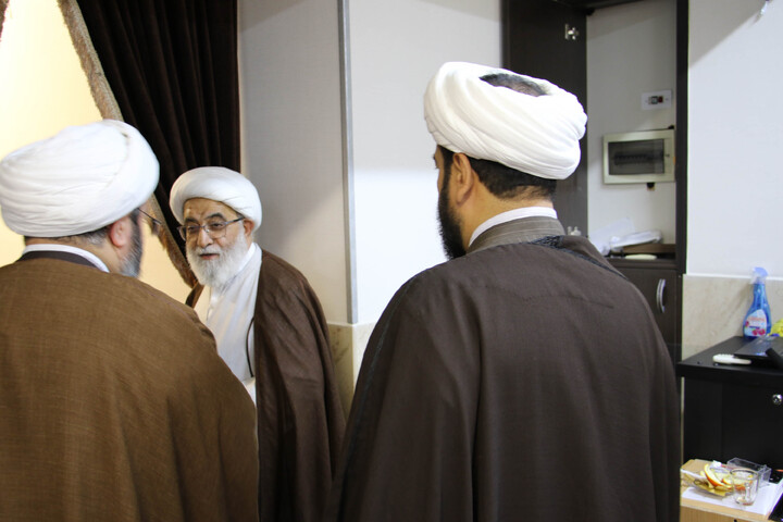 تصاویر| نشست مدیران مراکز حوزوی اصفهان با آیت الله شب زنده دار