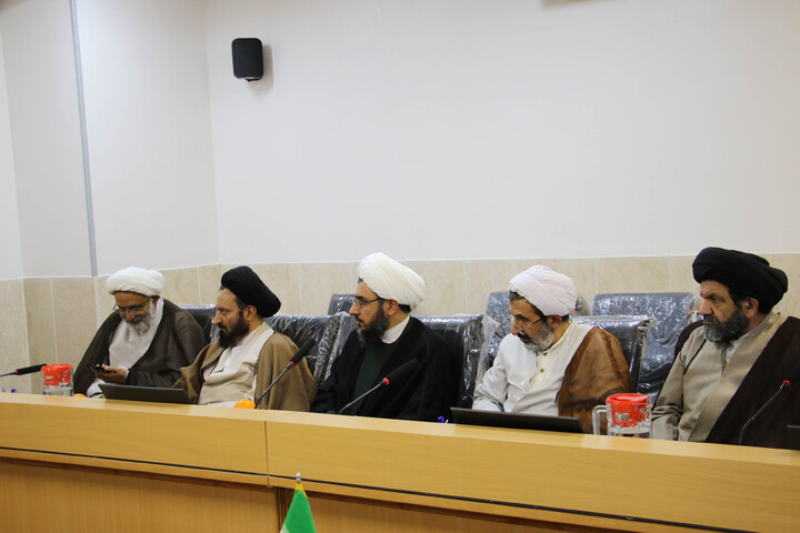 تصاویر| نشست مدیران مراکز حوزوی اصفهان با آیت الله شب زنده دار