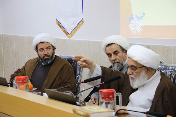 تصاویر| نشست مدیران مراکز حوزوی اصفهان با آیت الله شب زنده دار