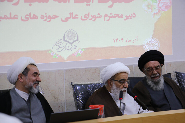 تصاویر| نشست مدیران مراکز حوزوی اصفهان با آیت الله شب زنده دار